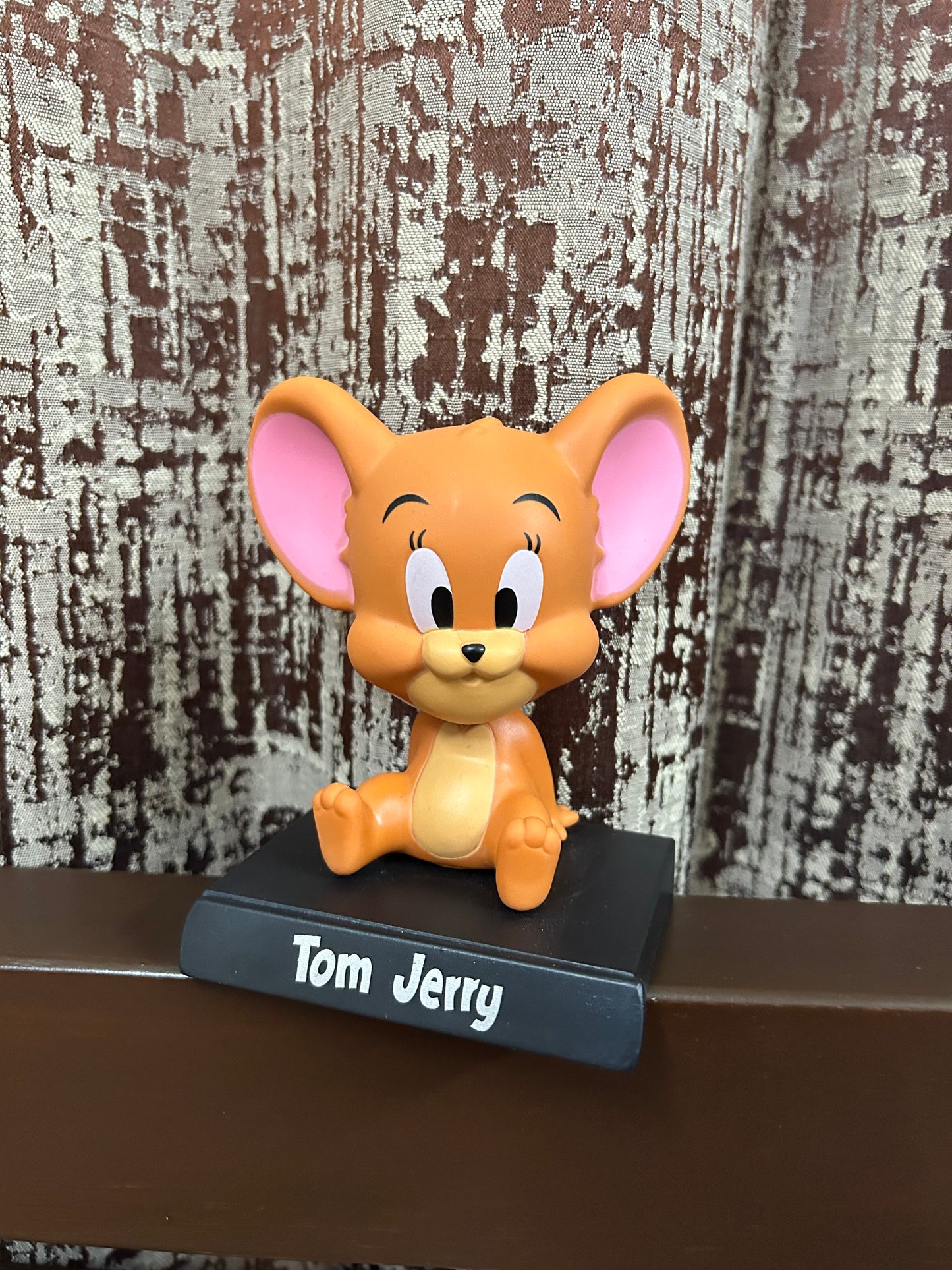 Jerry Bobblehead cum Mobile stand